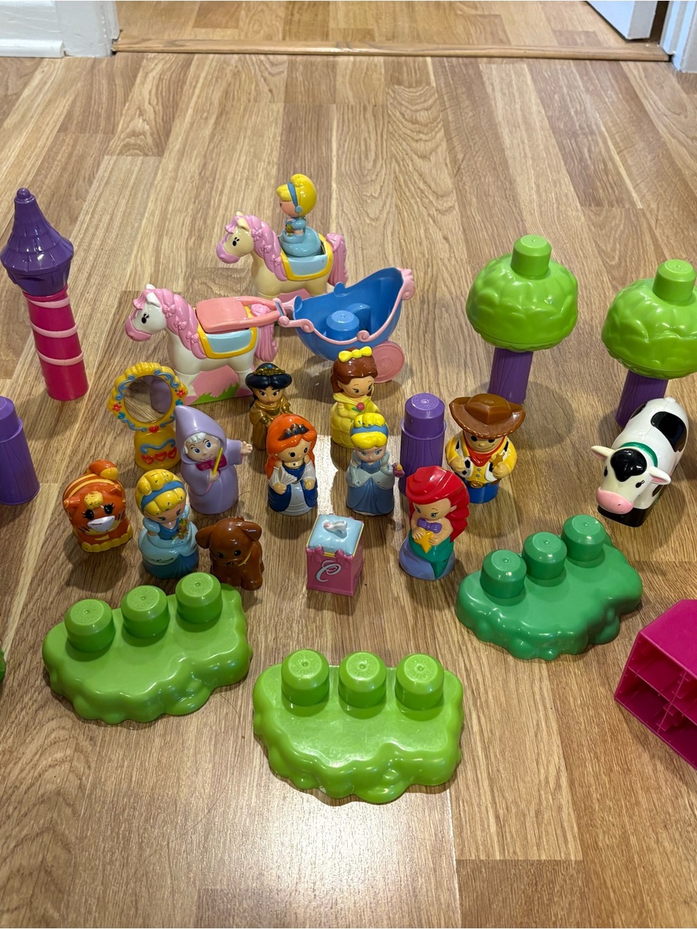 Disney mega bloks  with Pink Horses, Blue Carriage